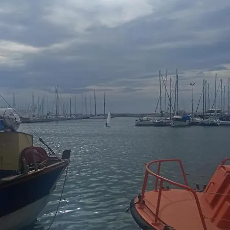 Only 250m From The Locos Lägenhet